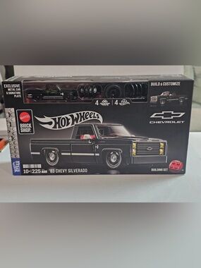 Hot Wheels '83 Chevy Silverado Brick Set - Black